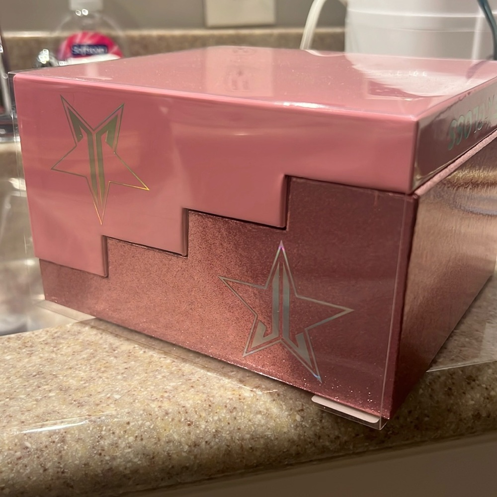 Jeffree Star liquid lip and The gloss holders. NEVER used.